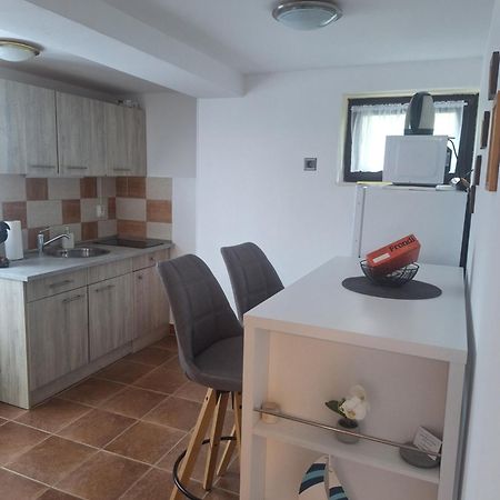Feral Apartment Свети Юрай Екстериор снимка