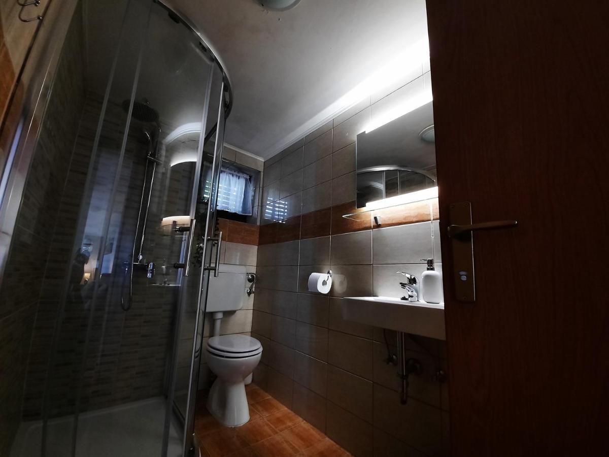 Feral Apartment Свети Юрай Екстериор снимка